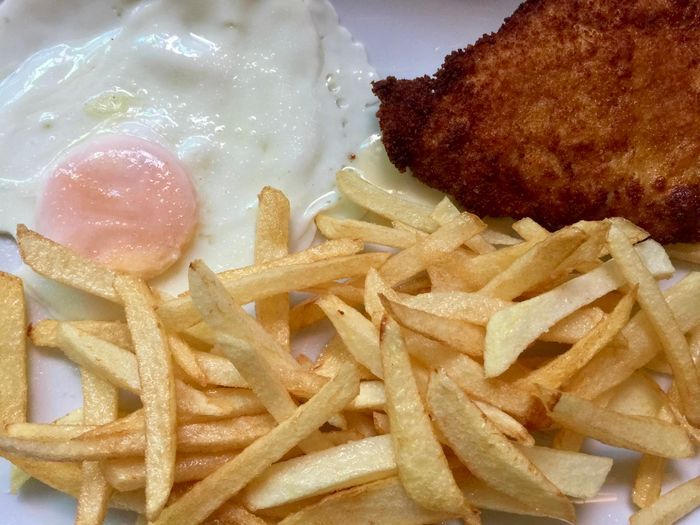 Plato combinado de butifarra con judiones y virutas de jamón ibérico